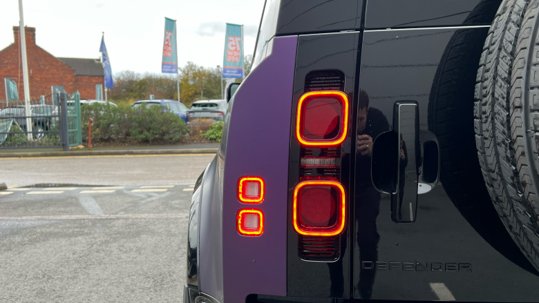 Land Rover Defender 3.0 D350 X-Dynamic SE 110 5dr Auto Diesel Estate